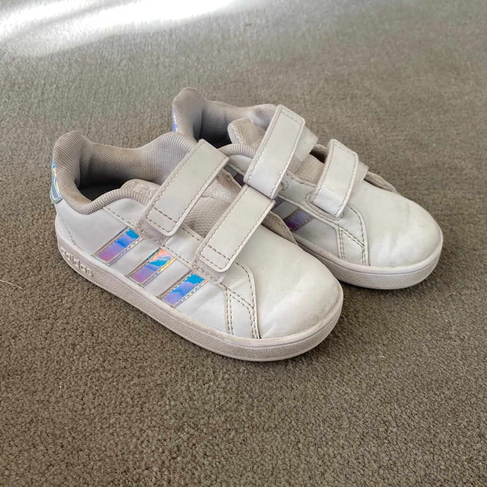 Well Loved size 8 Adidas